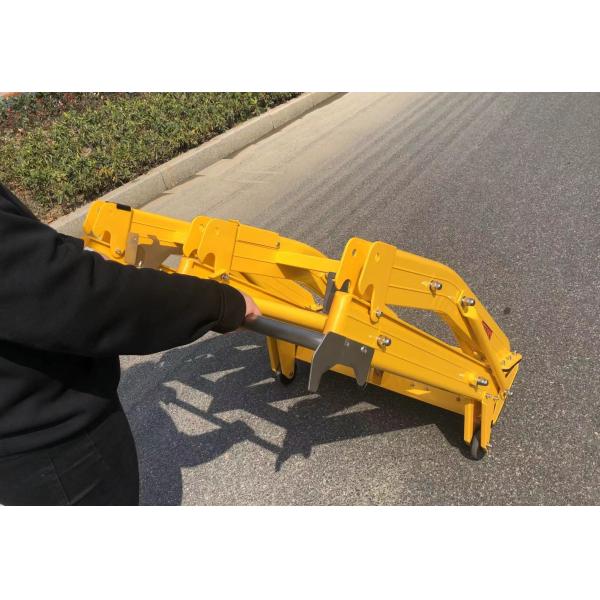 Low Speed Road 25KG Mobile Vehicle Barrier With Rubber Wheels