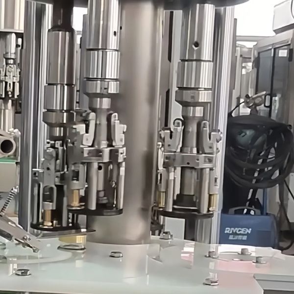High Speed Automatic Capping Machine 4 Head Capping Machine For Bottles