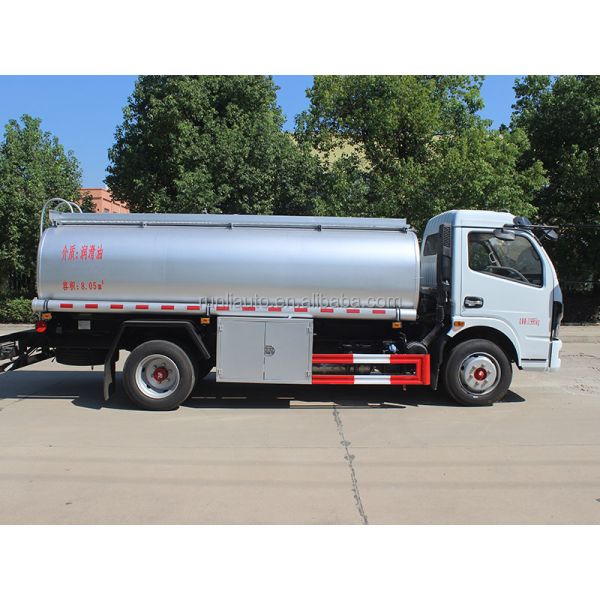 Dongfeng Dollicar Normal Fluid Delivery Truck 8cbm 4x2 Drive Type
