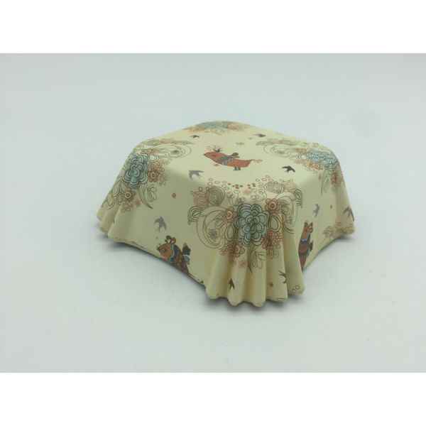 Yellow Paper Baking Cups Special Pattern PET Film Coated Turntable For Cake Decoration