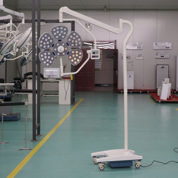 Portable Operating Room Light With High-Brightness LEDs And Laminar-Flow Friendly Design