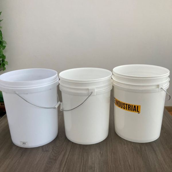 HDPE 2 Gallon Plastic Buckets 8 Litre Bucket Plastic Container Customize