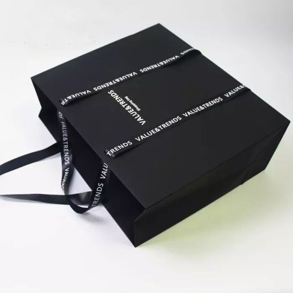 Soft Touch Coating CMYK Color Printed Paper Carrier Bags