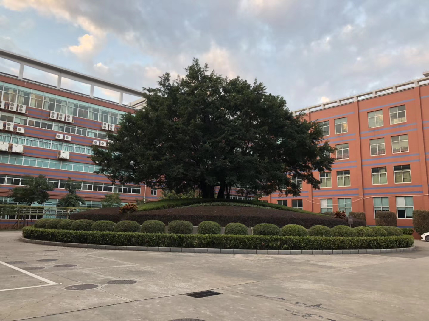 Compact Design 120V 230V PV Solar Micro Inverter Grid Tie System with IP65 Protection