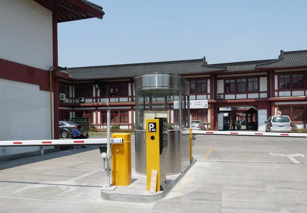 Entry / Exit Car Parking Management System IC Card Reader Gate With Computer Control