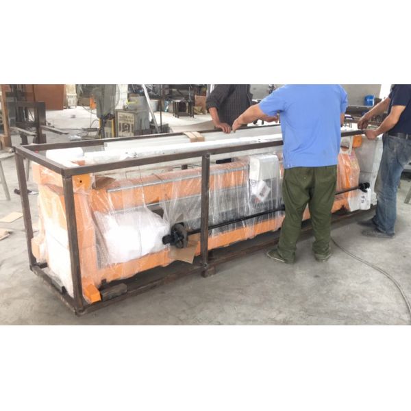 Continuous Type Single Head Quilting Leather Embroidery Machine Fiber Cotton Quilt Cover Core Making Machine