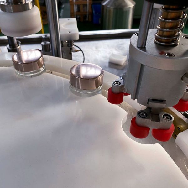 Fully Automatic Cosmetic Liquid Paste Cream Filling Machine With Plunger Dosing Device