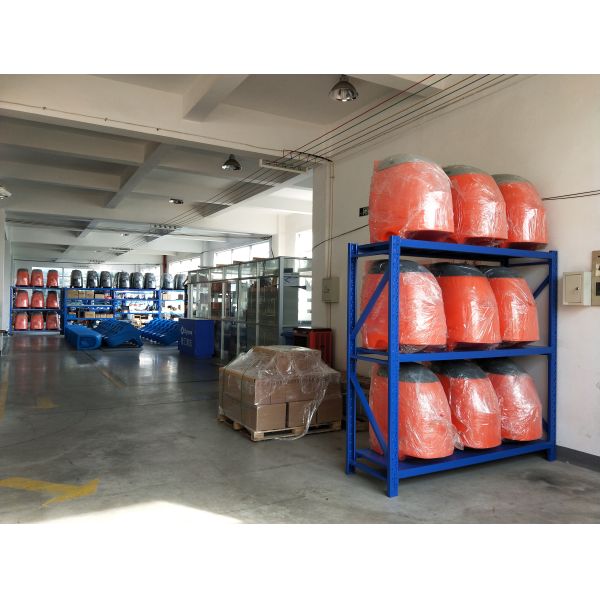 Custom Battery Type Walk Behind Floor Scrubber Medium Sized With 40L Solution Tank