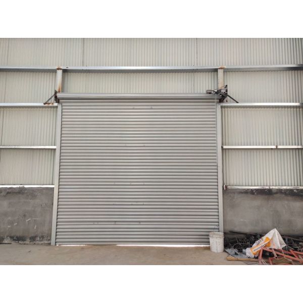 Prefab Steel Structural Workshop Warehouse Wind Resist With Electric Rolling Up Shutter