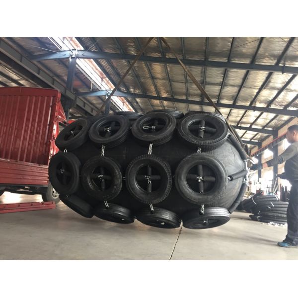 Ocean Platform Protection Marine Rubber Fender Initial Pressure 0.05 - 0.08MPa