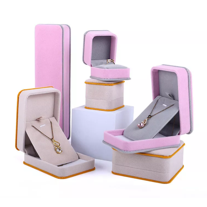 OEM Ring Necklace Packaging Box Pink Velvet Jewelry Box ISO9001