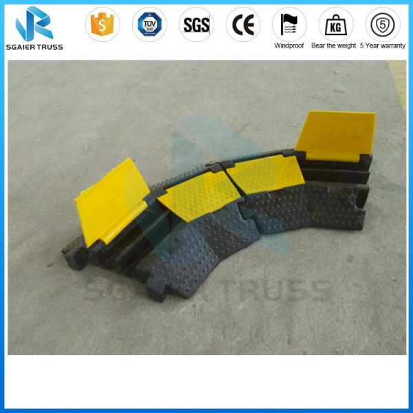 Roadway Safety Truss Parts Strong Impacting Resistance Heavy Duty Rubber Cable Protector
