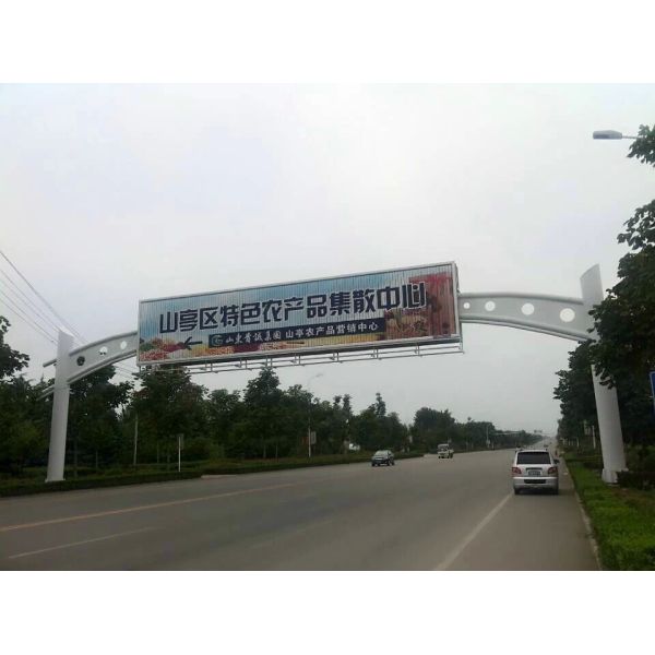Gantry billboard advertising