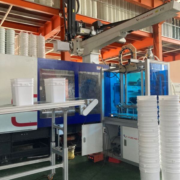 China Plastic Bucket Factory Supply Mini Clear Plastic Container Pail