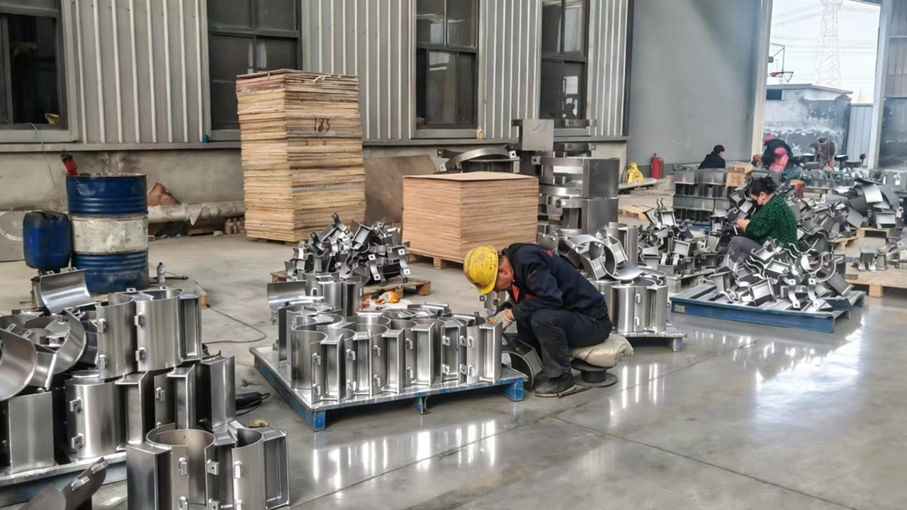 Hot-dip Galvanized Stainless Steel Pipe Clamp Support Bracket for Heavy-duty Industrial Applications