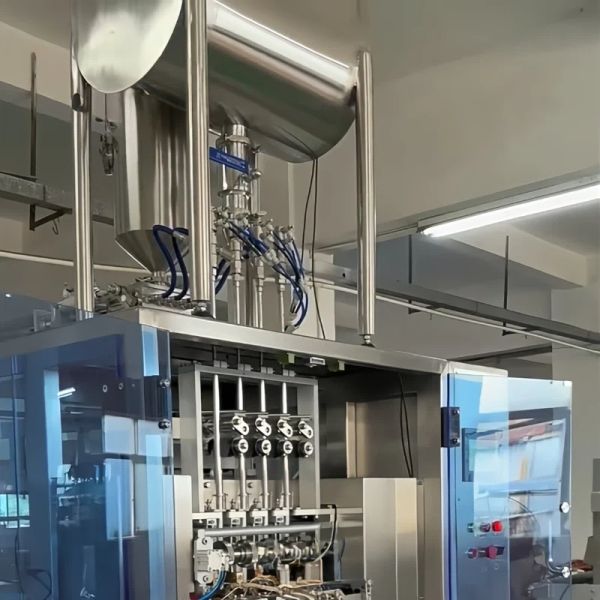 Continuous Quantitative Packing Machine Liquid Powder Packing Machine 380V